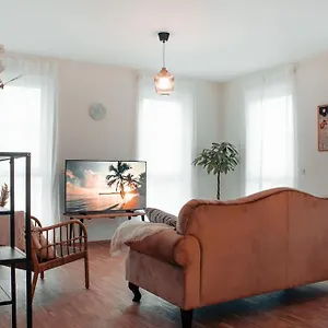 Modern 2 R-apartment/netflix/fitness/billiard Apartment